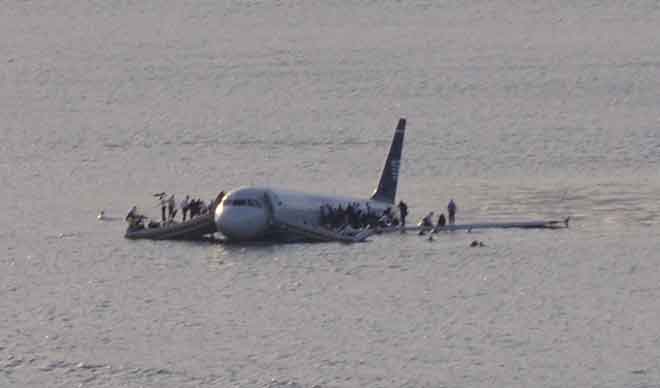 US Airways Flight 1549 crashed into the Hudson River after being struck by a flock of Canada geese. The plane hit the icy water just 3 minutes after take off from New York City's LaGuardia Airport on January 15, 2009. (Photo:Wikimedia)