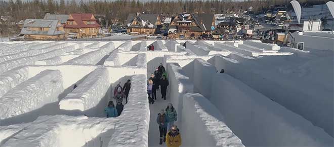 The Snowlandia ice labyrinth has proven to be a popular hit with families. (Photo: Snowlandia)