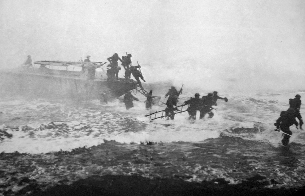 Mad Jack Churchill (far right) leads a training exercise, sword in hand, from a Eureka boat in Inveraray, Scotland. (Photo: Wikimedia/War Office)