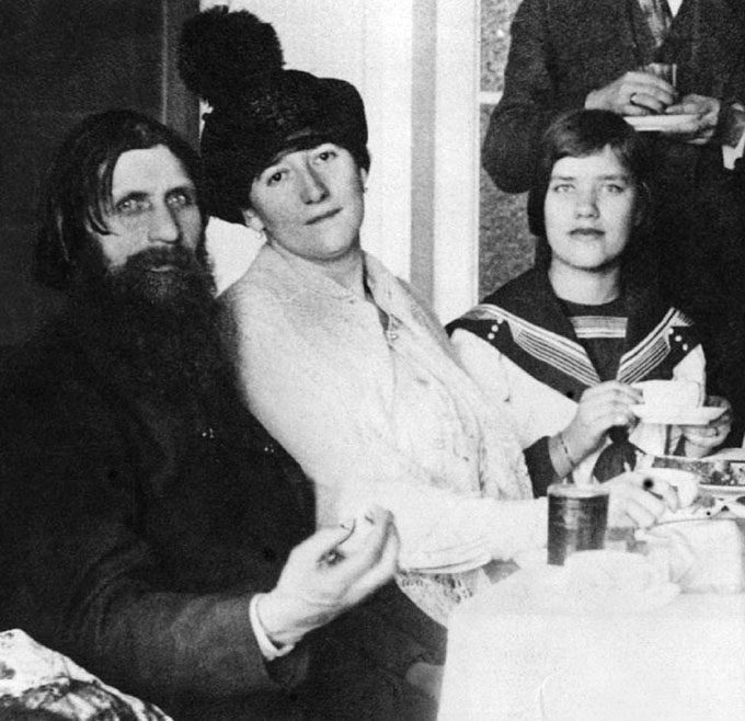 Maria Rasputin with her father Grigori and mother Praskovya in their St. Petersburg apartment in 1911. (Photo: Wikimedia/Unknown source)