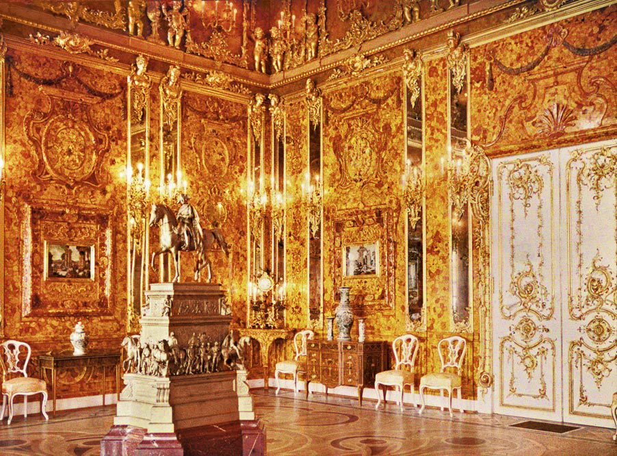 Construction of the original Amber Room started in Prussia in the year 1701. The room was gifted to Russian czar Peter the Great by Friedrich I, during a state visit to Prussia in 1716. (Photo: Wikimedia/Andrey Zeest)