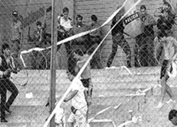 Salvadorans and Hondurans fight at the end of the football match at the Flor Blanca stadium, El Salvador, 15 June, 1969. (Photo: Wikimedia/Cantinfish)