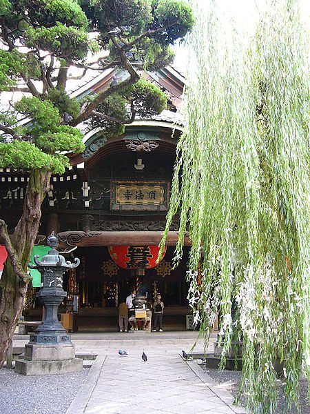 The main hall of the Rokkaku-dō, a Buddhist temple in Kyoto, Japan. The basic principles of Ikebana were <a href=