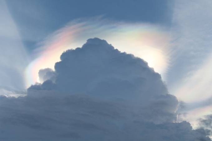 Iridescent clouds (Photo: Pixabay/ossrfinancials)