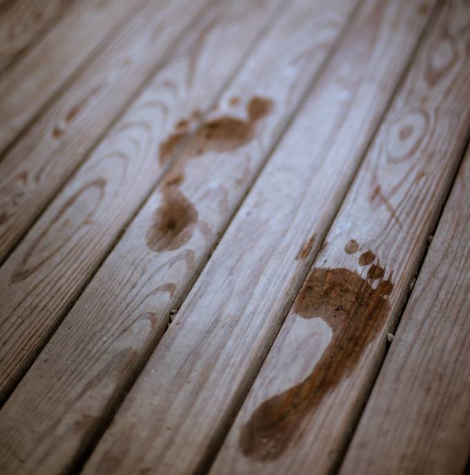 Wet footprints are a telltale sign that a kikimora may be lurking. (Photo: Piqsels)