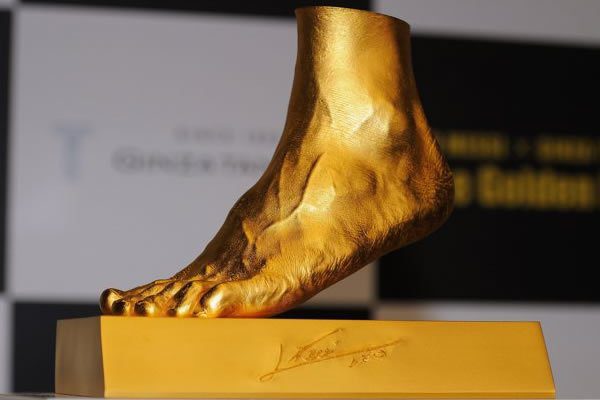 Ginza Tanaka Lionel Messi foot