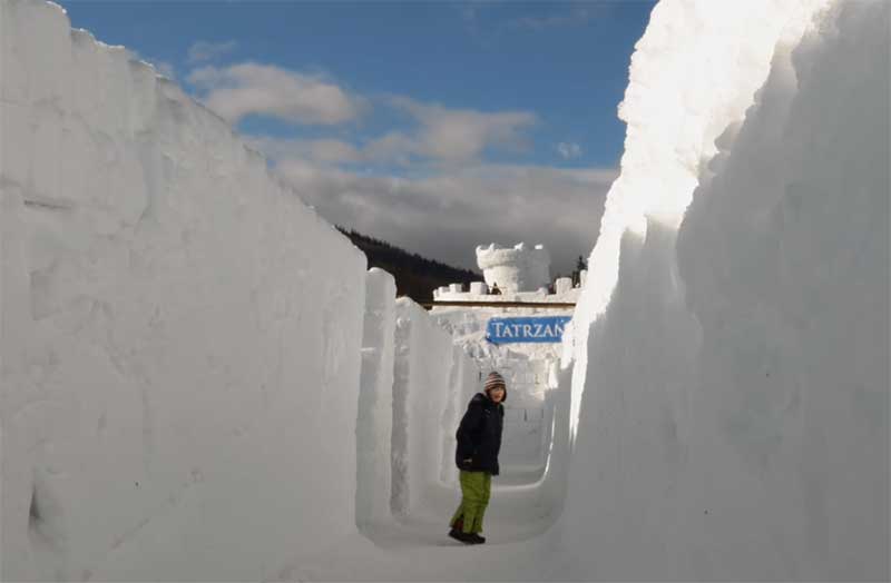 The ice labyrinth at Snowlandia in Zakopane can be a lonely and unforgiving environment. So, a great place to take the kids! (Photo: Snowlandia)