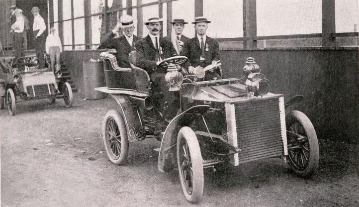 Doctors and coaches followed the progress of marathon runners in automobiles. With large sections of the course unpaved, cars would create large dust clouds, making conditions much worse for the runners. (Photo: "The Olympic Games 1904", report by Charles J.P. Lucas)