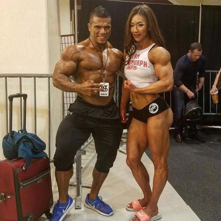 Yeon Woo Jhi with Raul Sanchez Reyes at the IFBB New York Pro event in 2017. (Photo: Facebook/Yeon Woo Jhi)