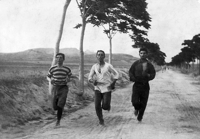 Burton Holmes' photograph entitled "1896: Three athletes in training for the marathon at the Olympic Games in Athens". (Photo: Wikimedia/Burton Holmes)