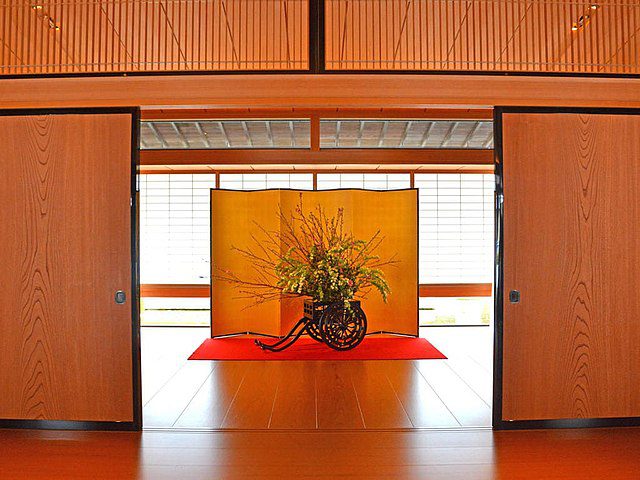 Ikebana in Kyoto State Guest House (Photo: Wikimedia/内閣府)