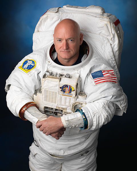 Scott Kelly Year-in-Space portrait wearing an xtravehicular Mobility Unit (EMU) spacesuit (Photo: Wikimedia/NASA)