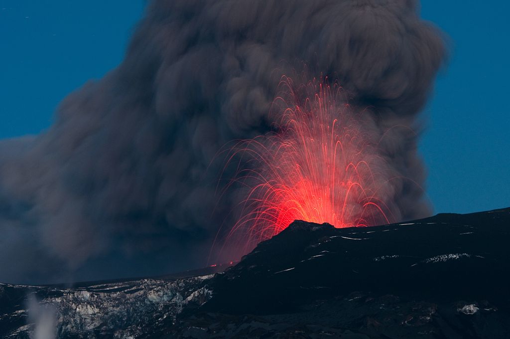 The eruption seen from Þórolfsfell on the 10th of May, 2010. (Photo: Wikimedia/David Karnå)