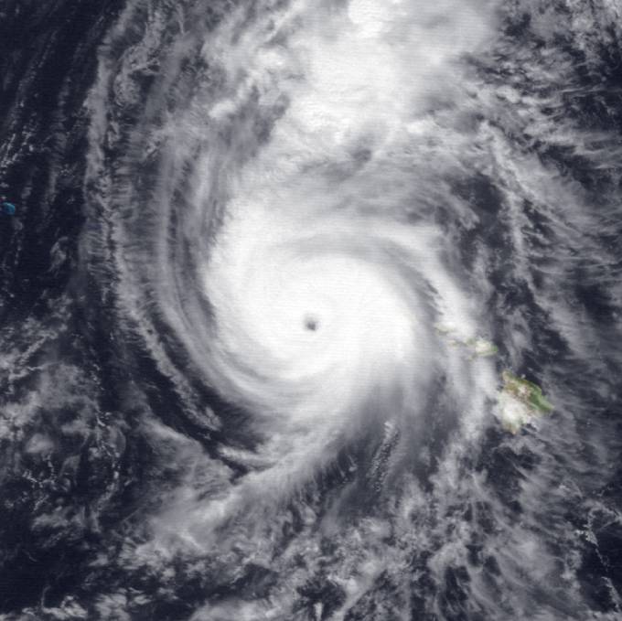 Hurricane Iniki at peak intensity near Kauaʻi on September 11, 1992. (Photo: Wikimedia/National Oceanic and Atmospheric Administration (NOAA))