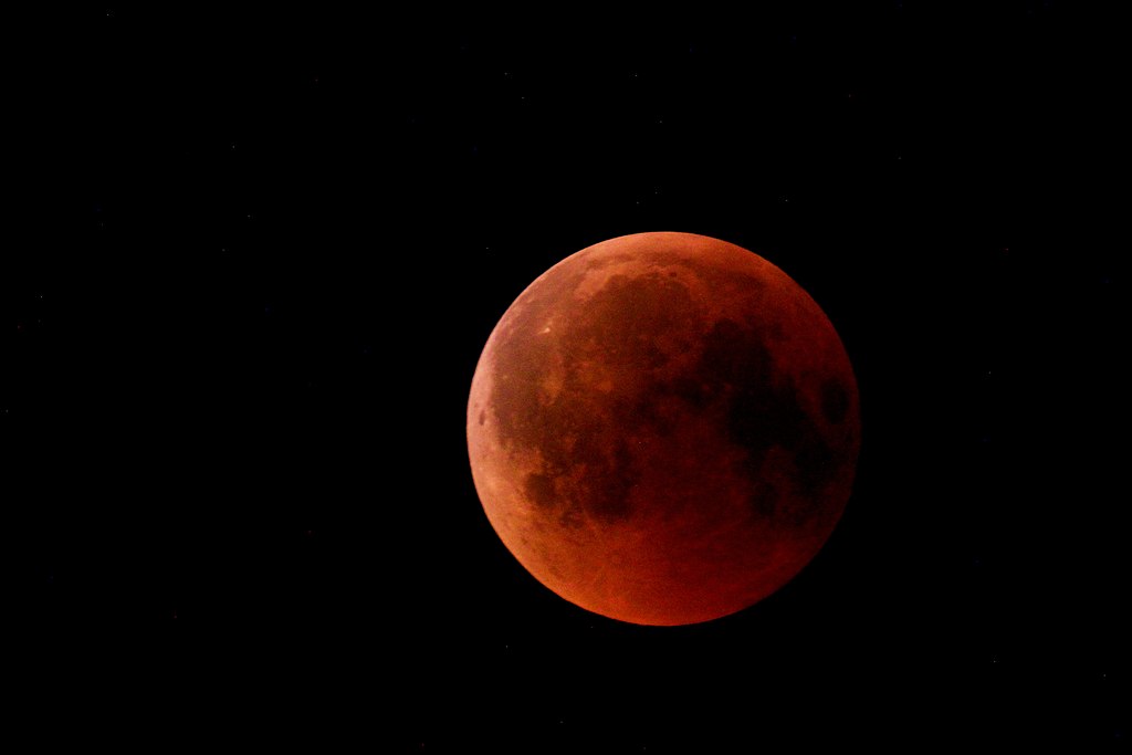 Lunar eclipse, Friday, 27 July 2018, "Blood moon". (Photo: Wikimedia/Andrey73RUS)