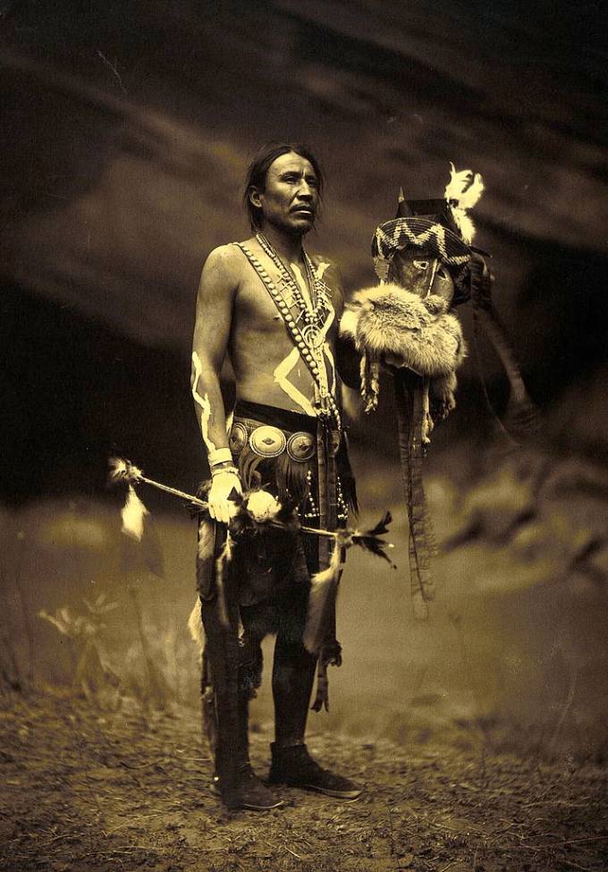 A Navajo man in ceremonial dress representing the Yebichai god Zahabolzi. (Photo: Wikimedia/Wellcome Collection)