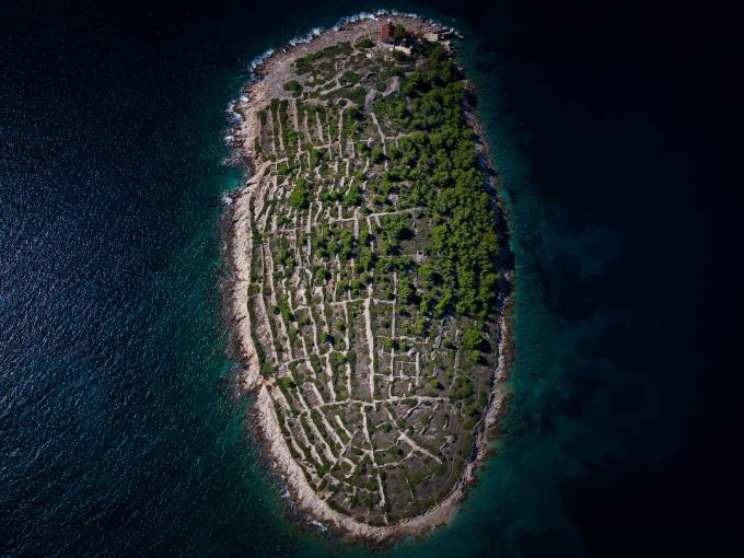 Baljenac, or Bavljenac Island is also known as the Island of 1000 Walls, or Fingerprint Island. (Photo: Shutterstock)