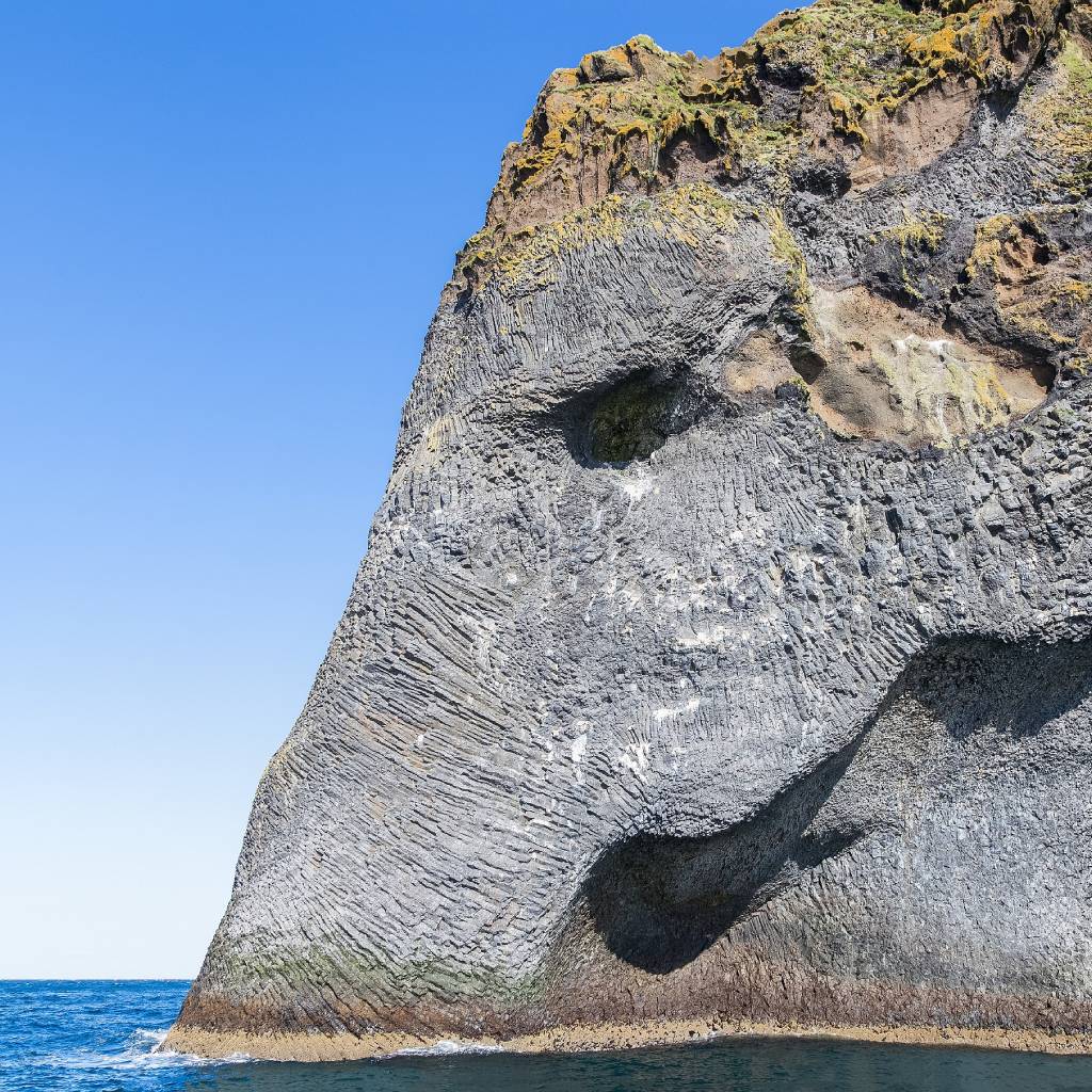 Elephant Rock in the cliffs of the island Heimaey, Westman Islands, Suðurland, Iceland. (Credit: Wikimedia)