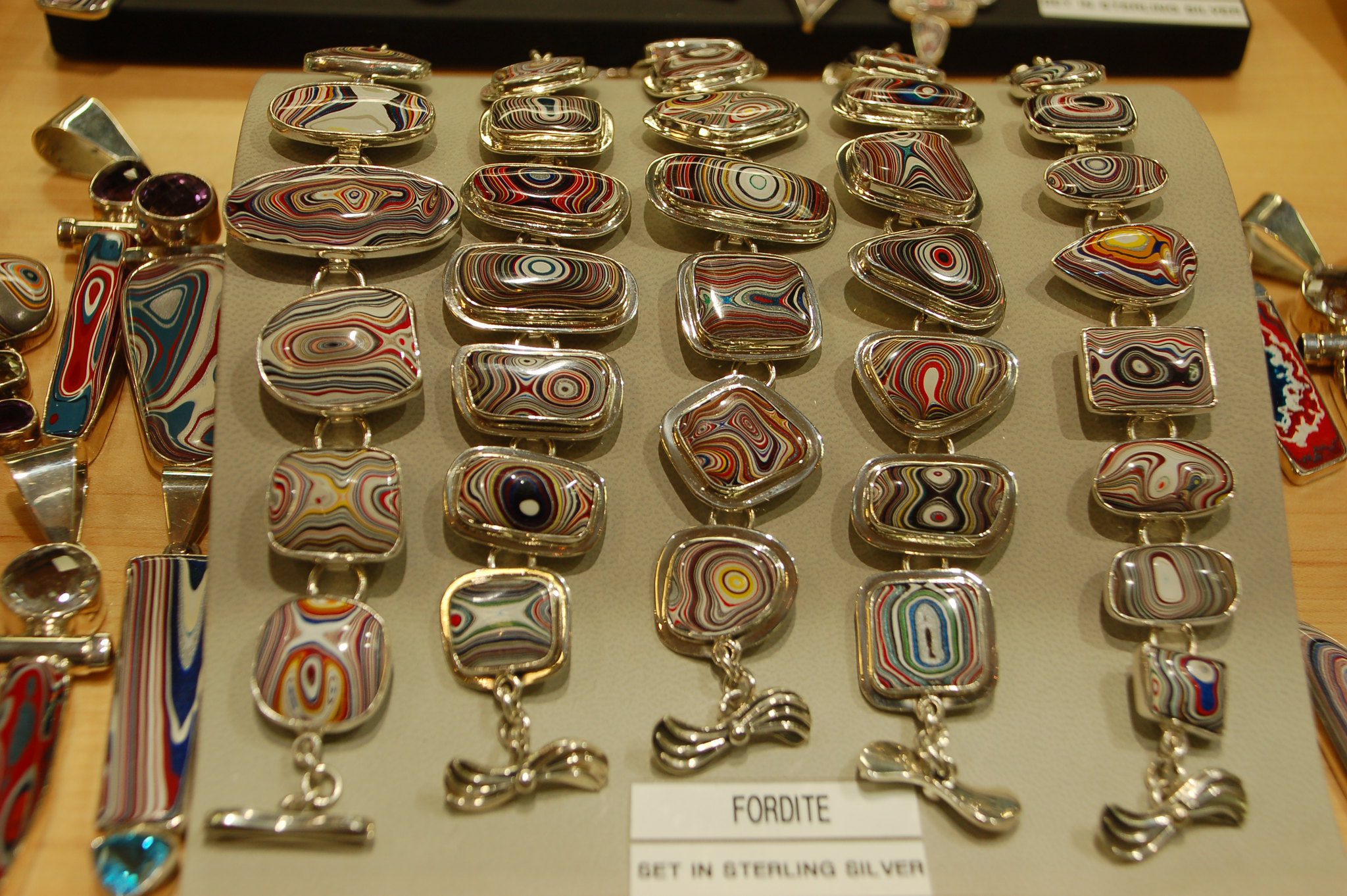 Different types of fordite.