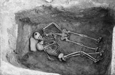 Photograph of the Hasanlu Lovers in their original burial position