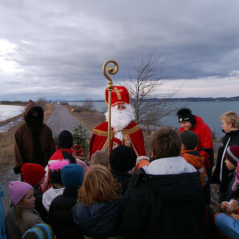 St Nicholas and Knecht Ruprecht in Vorarlberg, Austria (2007) (Credit: Wikimedia)