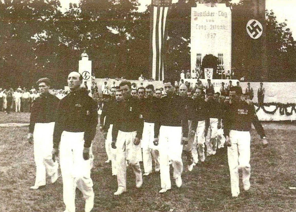 Italian Blackshirts marching under the flags of Nazi Germany and the United States at Camp Siegfried (1937)