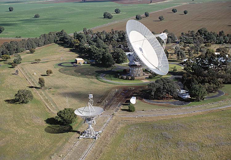 Photograph of the Parkes radio telescope, near Sydney, Australia.