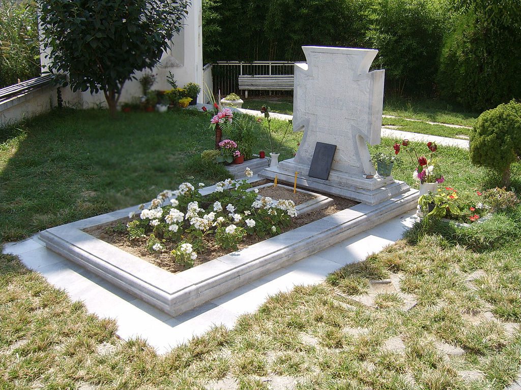 Baba Vanga's grave in Petrich. (Credit: Wikimedia)